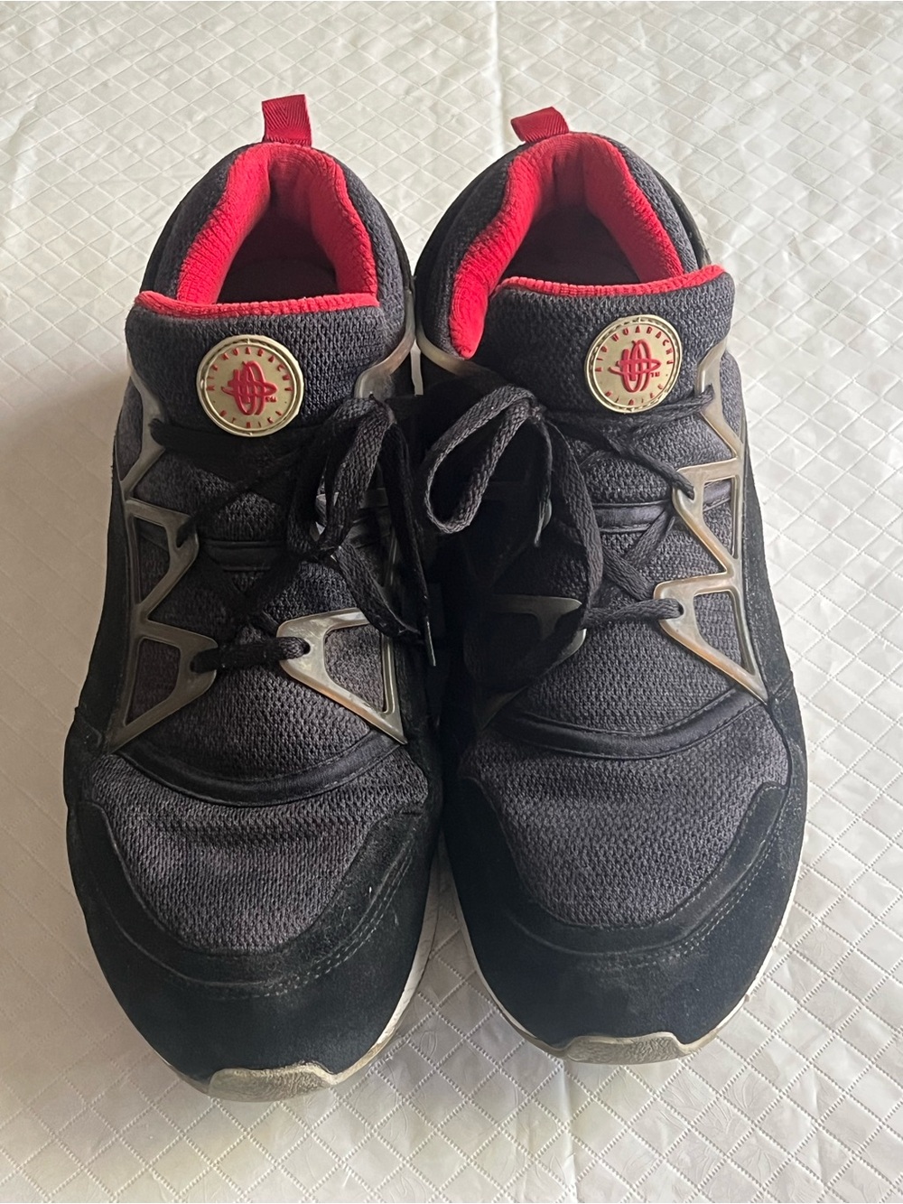 Nike Men's Black and Red Athletic Sneakers